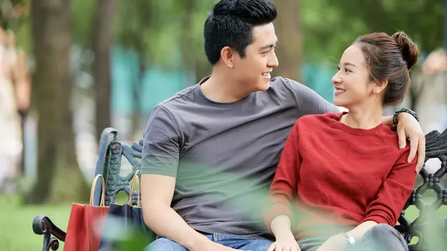 perempuan dan pasangan november romantis