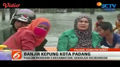 Sejumlah perahu karet dikerahkan untuk mengevakuasi warga yang terkepung banjir.
