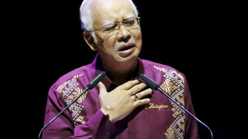 Najib Razak membantah menerima uang korupsi