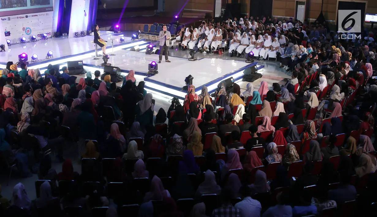 Co-founder dan President Bukalapak, Fajrin Rasyid menjadi pembicara pada Emtek Goes To Campus (EGTC) 2018 di Universitas Negeri Semarang, Kamis (18/7). Bos Bukalapak itu berbagi kisah usaha belanja dan berbisnis online. (Liputan6.com/Herman Zakharia)
