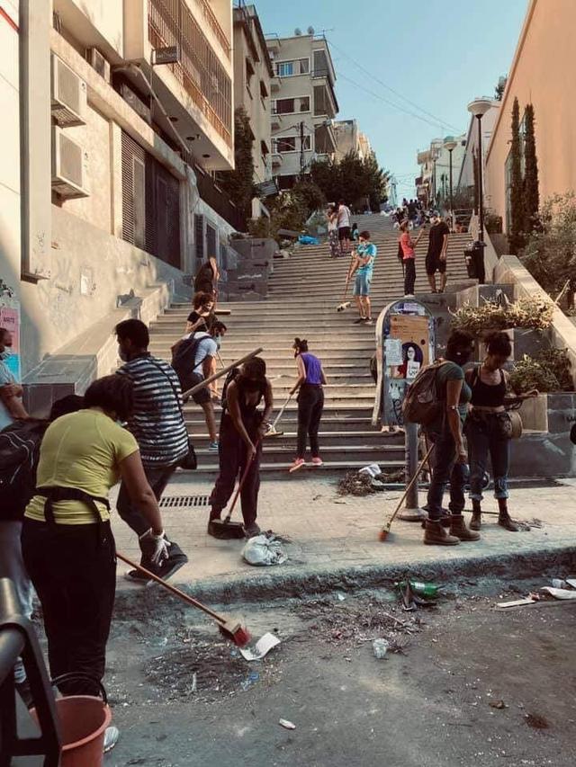 6 Momen Warga Lebanon Gotong Royong Bersihkan Kota Sisa Ledakan, Bikin Salut