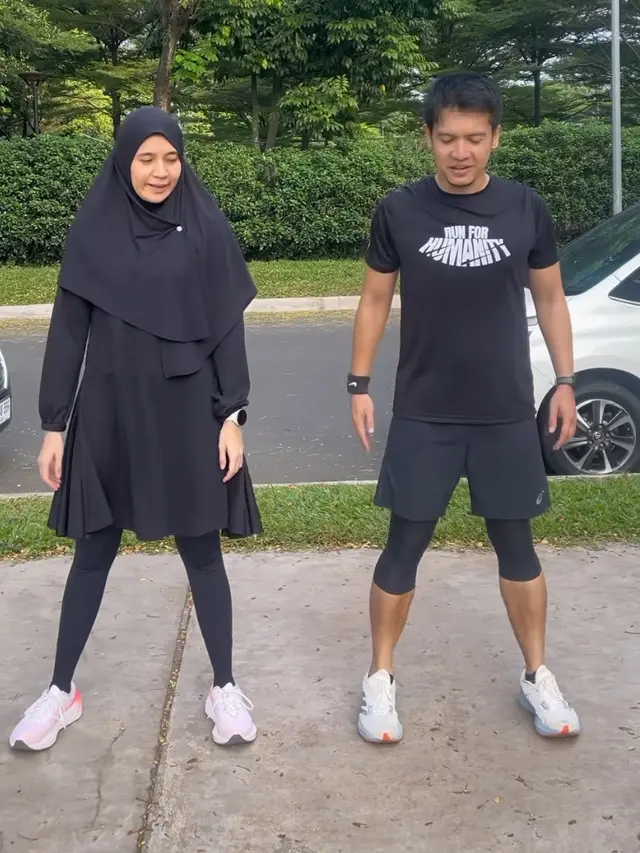 Dhini Aminarti Konsisten Kenakan Kerudung Panjang. [@dhiniaminarti]