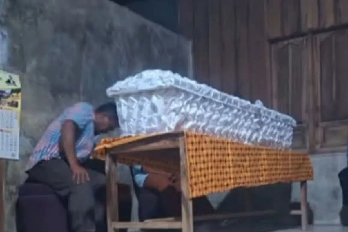 Jenazah BRL, siswi kelas V SDN 2 Dawung yang ditemukan tewas mengenaskan di rumahnya. (Liputan6.com/Arief Pramono)