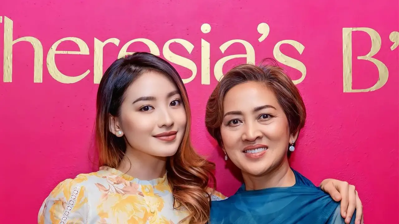 Momen Kedekatan Natasha Wilona dan Sang Mama, Theresia (Instagram/@natashawilona12)