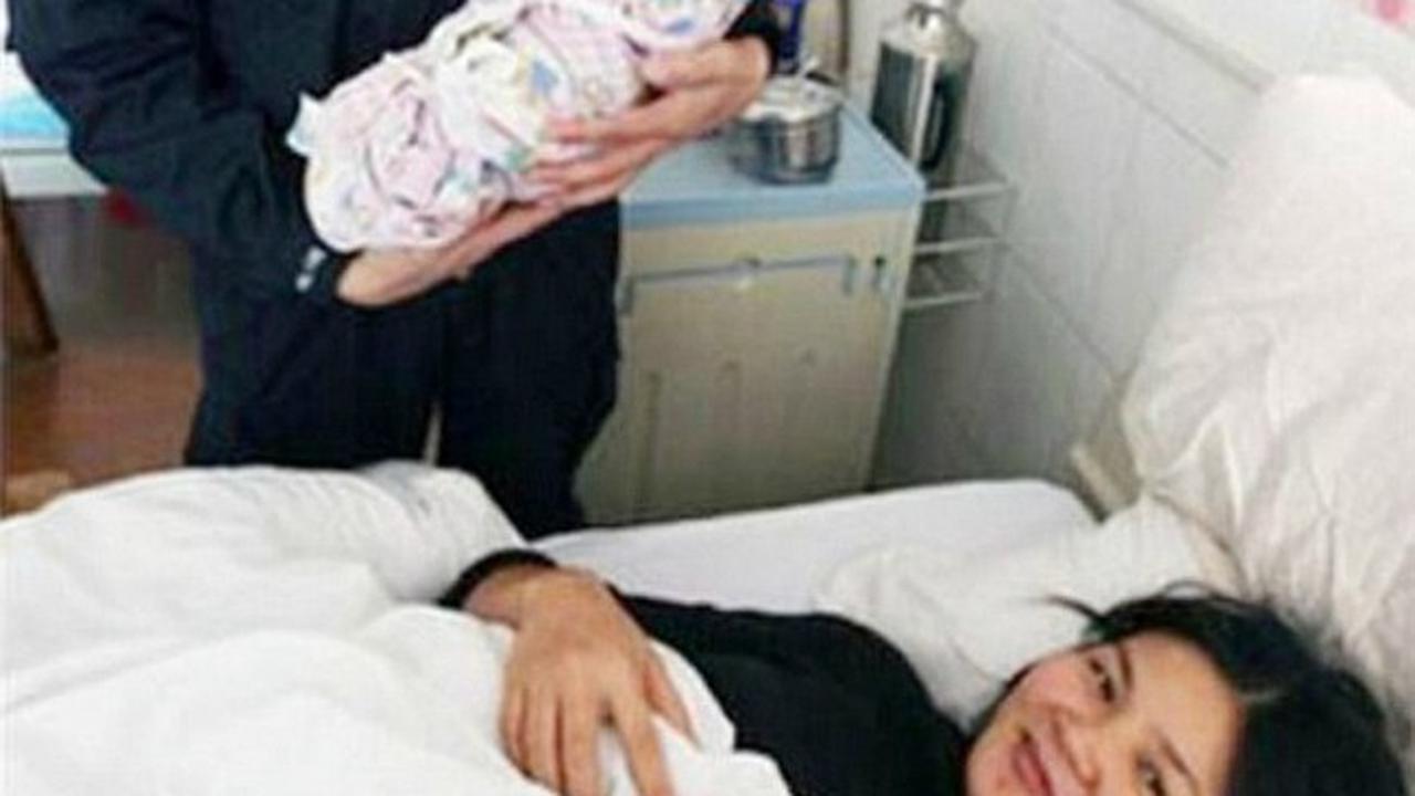 Ibu Ini Melahirkan saat Dibonceng Suaminya