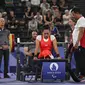 Atlet para-angkat berat Indonesia, Ni Nengah Widiasih, saat berjuang di ajang Paralimpiade 2024 di Porte de la Chapelle Arena, Paris, Rabu (4/9/2024) malam WIB. (NPC Indonesia)