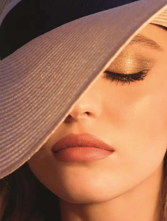 Pegangan tangganya terinspirasi dari Aubazine, tempat Gabrielle Chanel dibesarkan dan ada bintang besar di atas tempat tidurnya, melambangkan ketertarikannya pada rasi bintang. Foto: Document/Chanel.