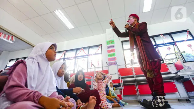 Mengenal Yahya Edward Hendrawan, Guru Ngaji Berkostum Badut