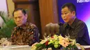 Agus Martowardojo dan Ignasius Jonan saat menghadiri perjanjian kerja sama, Jakarta (13/4). BI dan Kementerian ESDM memperluas kerjasama yang mencakup peningkatan keuangan inklusif. (Liputan6.com/Angga Yuniar)