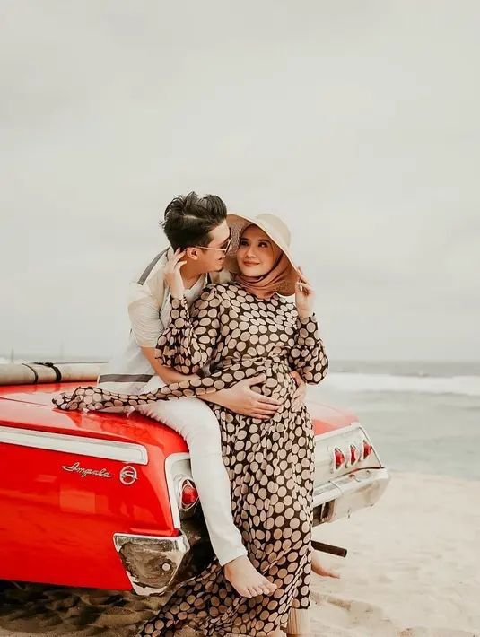 Zaskia Sungkar dan Irwansyah (Youtube/zaskiasungkar15)