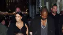 Menurut suatu sumber yang berhasil dikutip oleh Touch Weekly. "Kris dan Kanye West beradu argumen yang begitu banyak, terjadi emosi diantara mereka, setelah kejadian itu Kris mengusir Kanye dari rumah(Kris)," tutur suatu sumber. (AFP/Bintang.com)