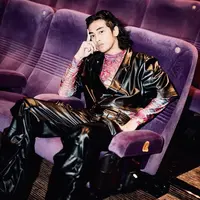 Tampilan Abidzar Al Ghifari di Gala Premiere Film Balada Si Roy. Nyentrik pakai hitam-hitam, yuk intip, credit: (@abidzar73)