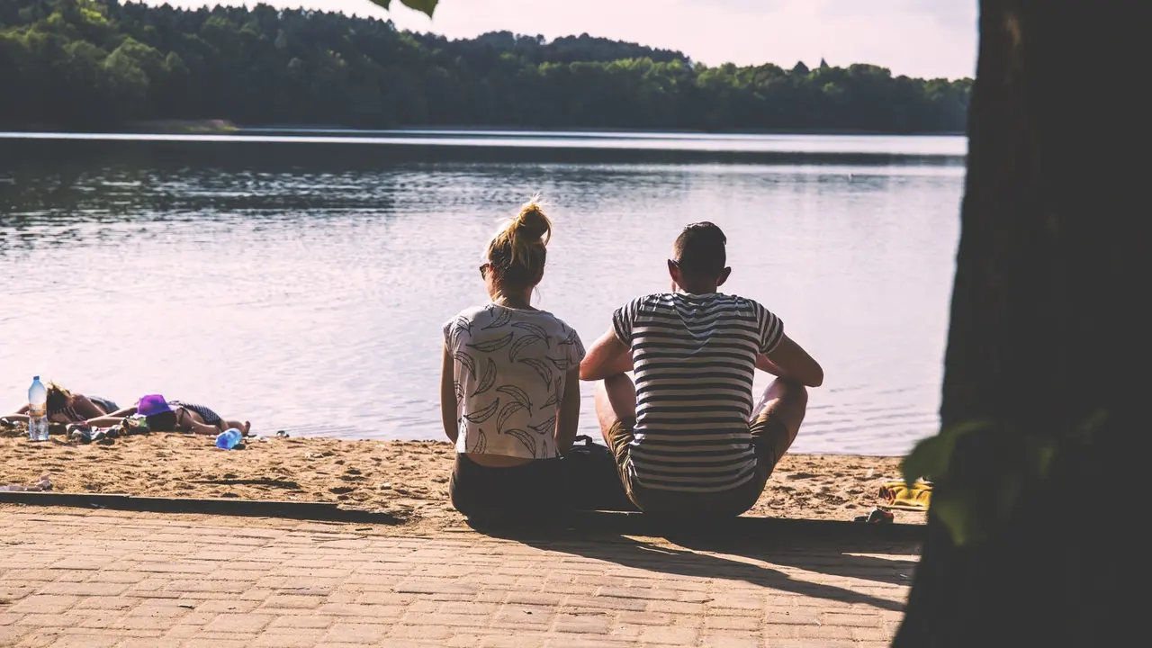 Tips Hadapi Pacar yang Cemburu akan Kedekatanmu dengan Teman Cowok