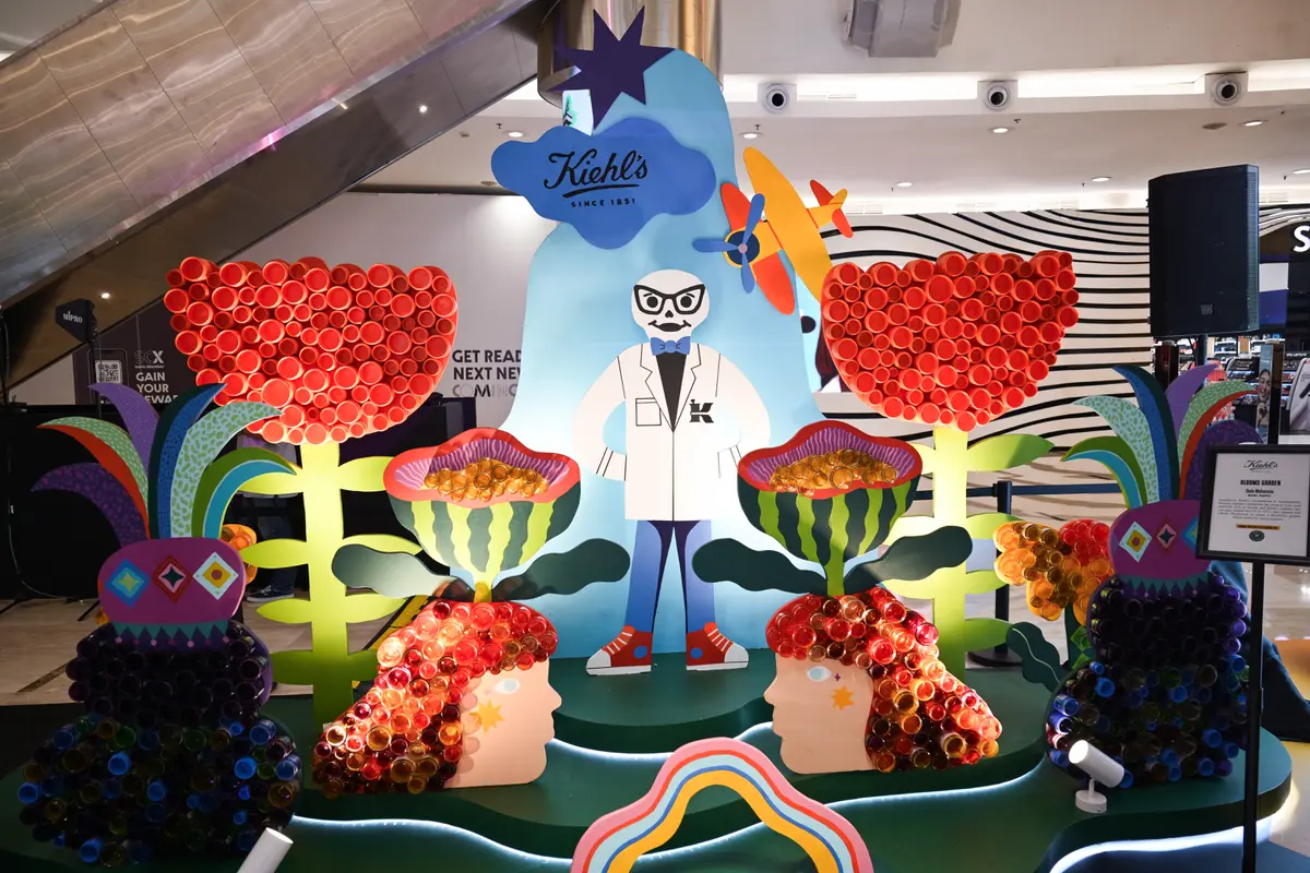Melihat Kreasi Seni Unik dari Empties Skincare di Kiehl's Subway Trash to Art