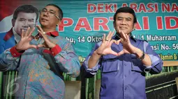 Ketua Umum Partai Islam Damai Aman (Idaman) Rhoma Irama (kanan) bersama sejumlah pengurus Partai Idaman, Jakarta, Senin (14/10/2015). Partai Idaman akan dideklarasikan pada 1 Muharram (14 Oktober 2015). (Liputan6.com/Johan Tallo)