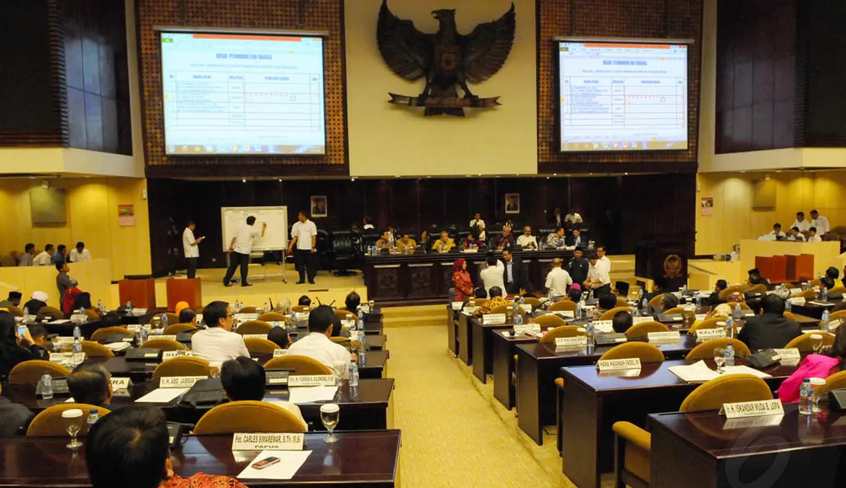 Sidang pleno DPD gelar pemungutan suara untuk memilih calon pimpinan MPR di Kompleks Parlemen, Jakarta, (6/10/14). (Liputan6.com/Andrian M Tunay)