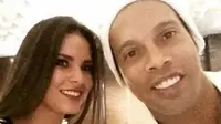 Model seksi Playboy, Ania Gadea berkencan dengan Ronaldinho (Foto: Istimewa)