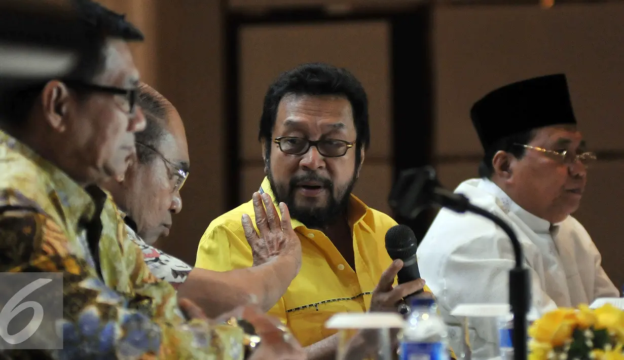 Ketua (Plt) DPD Partai Golkar DKI Jakarta Yorrys Raweyai (kedua kanan) saat konferensi pers terkait deklarasi dukungan untuk Basuki Tjahaja Purnama menjadi Gubernur DKI pada Pilgub 2017 mendatang, Jakarta, Selasa (14/6). (Liputan6.com/Johan Tallo)