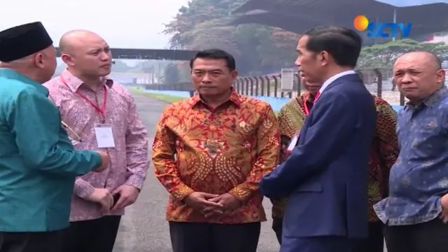 Mobil RI-1, Jokowi sempat mengelilingi sirkuit sebanyak satu putaran. Sekaligus untuk melakukan pengecekan bagaiman medan di Sirkuit Sentu, Bogor.