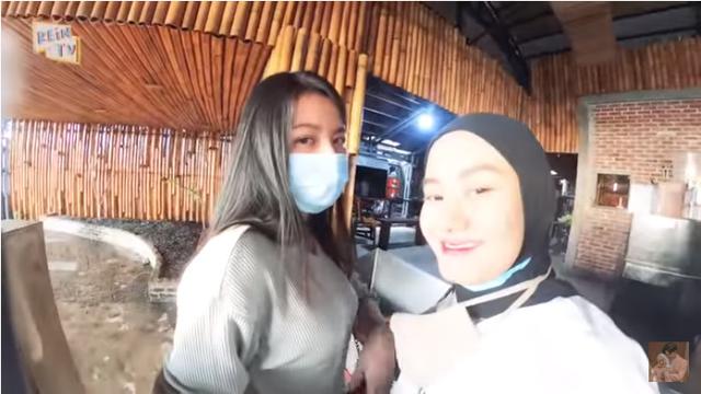 Pertama Kali ke Manado, Ini 6 Momen Hangat Dinda Hauw dan Kakak Rey Mbayang