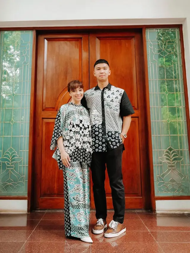 Makin Awet Muda, Ini 7 Potret Terbaru Nikita Willy dengan Poni Depan