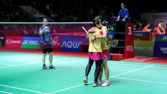 Dua ganda Indonesia, Lanny Tria Mayasari/Ribka Sugiarto di ganda putri dan Leo Rolly Carnando/Daniel Marthin di ganda putra menjadi dua wakil Indonesia pertama yang sukses melangkah ke semifinal Daihatsu Indonesia Masters 2024 setelah memetik kemenangan mudah atas lawan-lawannya pada laga perempatfinal di Istora Senayan, Jakarta, Jumat (26/1/2024). Lanny/Ribka sukses mengalahkan wakil Belanda, Debora Jille/Cheryl Seinen dengan 21-10, 21-16, sementara The Babies mengalahkan pasangan Denmark, Daniel Lundgaard/Mads Vestergaard dengan 21-14, 21-12. (Bola.com/Bagaskara Lazuardi)