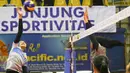 Tim voli Jakarta Elektrik PLN saat menjalani latihan di GOR C'Tra Arena, Bandung, Jawa Barat, Sabtu (15/4). Sebelumnya, Jakarta Elektrik PLN memastikan lolos ke final Proliga 2017 usai menumbangkan Popsivo Polawan. (Liputan6.com/Yoppy Renato)