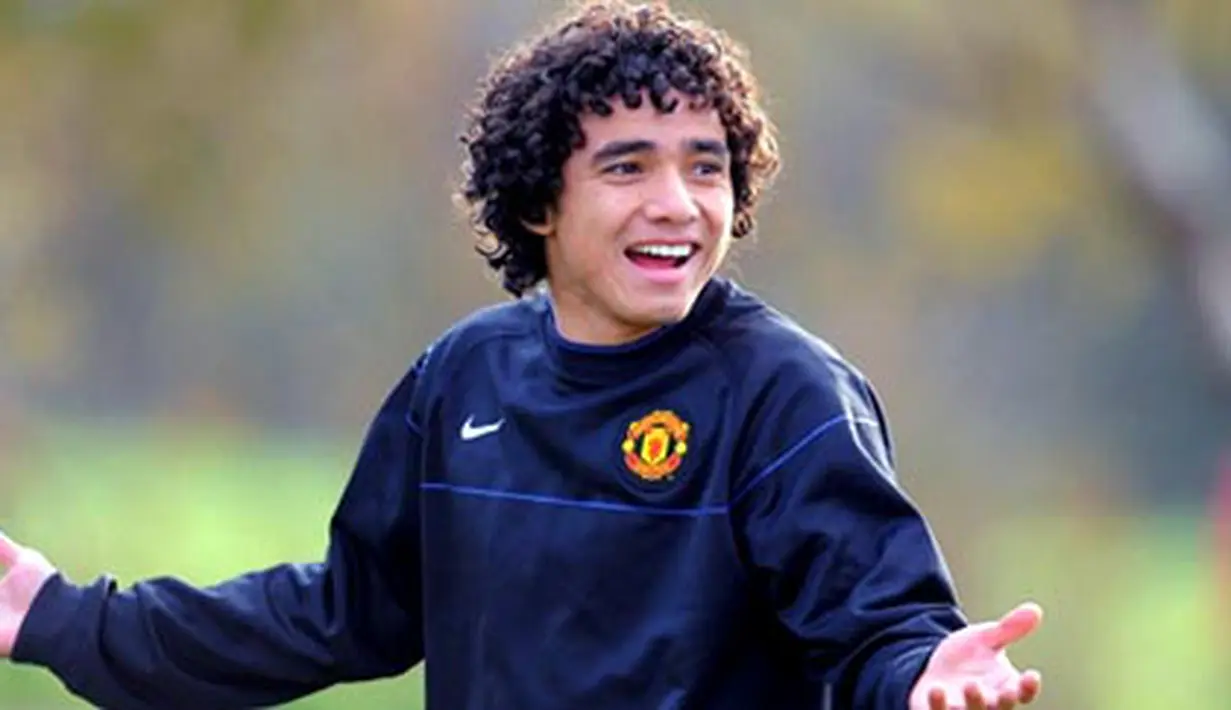 Manchester United's Rafael Da Silva in a training session at Carrington training complex in Manchester, on November 4, 2008, on the eve of their UEFA Champions league group E match against Celtic. AFP PHOTO/ANDREW YATES 