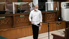 Terdakwa kasus merintangi penyidikan atau 'obstruction of justice' pembunuhan berencana terhadap Brigadir Nopriansyah Yosua Hutabarat (Brigadir J), Baiquni Wibowo menjalani sidang perdana di Pengadilan Negeri Jakarta Selatan, Rabu (19/10/2022). Kompol Baiquni Wibowo ini merupakan eks Kasubbagriksa Baggak Etika Rowabprof Divisi Propam Polri. (Liputan6.com/Faizal Fanani)