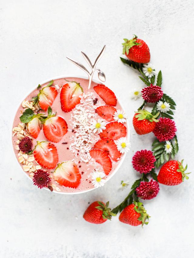 Ilustrasi makan buah dengan biji