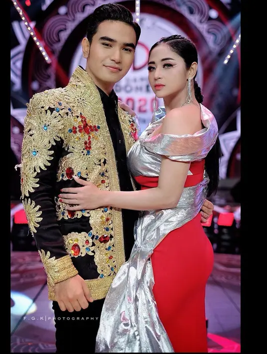 Dewi Perssik (Instagram/dewiperssikreal)