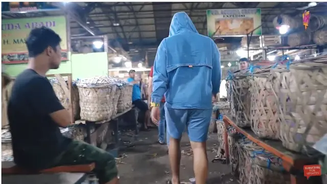 Momen keseruan Ammar Zoni berbelanja di pasar tengah malam