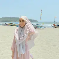 Larissa Chou salah satu pasangan selebriti yang kerap menarik perhatian warganet. Belum lama ini, perempuan seorang anak itu menceritakan awal pertemuannya dengan Ikram Rosadi yang menjadi suaminya. Setelah dua tahun menjanda, ia kembali menikah lagi. [Instagram/larissachou]