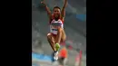 Atlet Lompat Jauh Indonesia, Maria Natalia Londa, melakukan lompatan pada nomor lompat jauh Asian Games ke-17 di Incheon Asiad Main Staidium, Incheon, Senin (29/9). Maria berhasil meraih emas dengan lompatan 6,55 m. (ANTARA FOTO/Saptono)