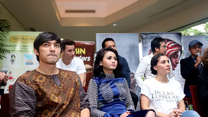 [Bintang] Bulan Terbelah di Langit Amerika 2