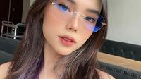 Kacamata Rimless (Sumber Instagram: @marchoptic).
