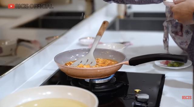 Potret Dapur Rumah Ria Ricis/Youtube/Ricis Official