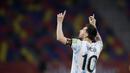 Striker Argentina, Lionel Messi, melakukan selebrasi usai mencetak gol ke gawang Chili pada Kualifikasi Piala Dunia 2022 Zona Amerika Selatan di Stadion Santiago del Estero, Jumat (4/6/2021). Kedua tim bermain imbang 1-1. (Juan Mabromata, Pool via AP)