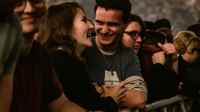 Kenapa Konser Bisa Mempererat Hubungan?