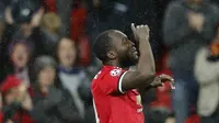 Ekspresi pemain Manchester United, Romelu Lukaku setelah mencetak gol ke gawang Basel pada laga grup A Liga Champions di Old Trafford, Manchester, (12/9/2017). MU menang 3-0. (AP/Frank Augstein)