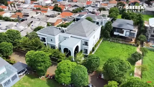 Rumah Mewah Reza Gladys
