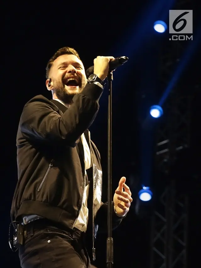 Calum Scott dan Danilla Riyadi Pukau Penggemar di Prambanan Jazz 2019