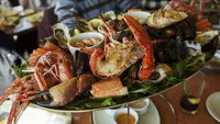15 Rekomendasi Tempat Makan Seafood di Bandung 2025, Favorit Wisatawan