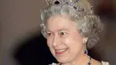 Tiara safir Belgia yang pernah menjadi milik Putri Louise dari Belgia. Ratu Elizabeth membeli sendiri tiara ini melalui lelang di tahun 1970an.