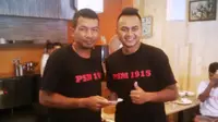 Kiper PSM, Dimas Galih Pratama, merayakan HUT ke-23 dengan sederhana jelang duel kontra Persipura, Senin (22/11/2015). (Bola.com/Ahmad Latando)