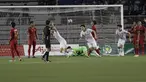 Para pemain Vietnam U-22 merayakan gol yang dicetak Doan Van Hau ke gawang Timnas Indonesia U-22 pada laga final SEA Games 2019 di Stadion Rizal Memorial, Manila, Selasa (10/12). Indonesia kalah 0-3 dari Vietnam. (Bola.com/M Iqbal Ichsan)