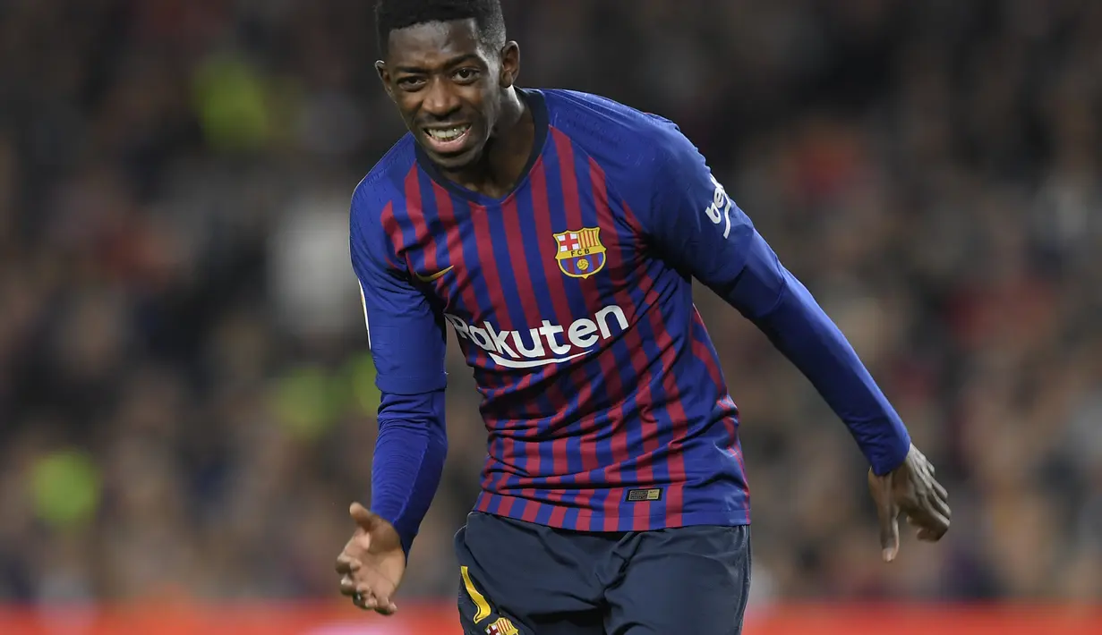 3. Ousmane Dembele - Pemain yang jarang tampil bersama Barcelona karena tingkah lakunya yang buruk. Denganjarangnya dimainkan otomatis performanya Dembele akan mengalami penurunan di update FIFA 2019 nanti. (AFP/Lluis Gene)