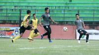 PSIS melawan klub Liga 3, Persikama Kabupaten Magelang, dalam uji coba di Stadion Gemilang, Magelang, Sabtu (6/4/2019). (Bola.com/Vincentius Atmaja)