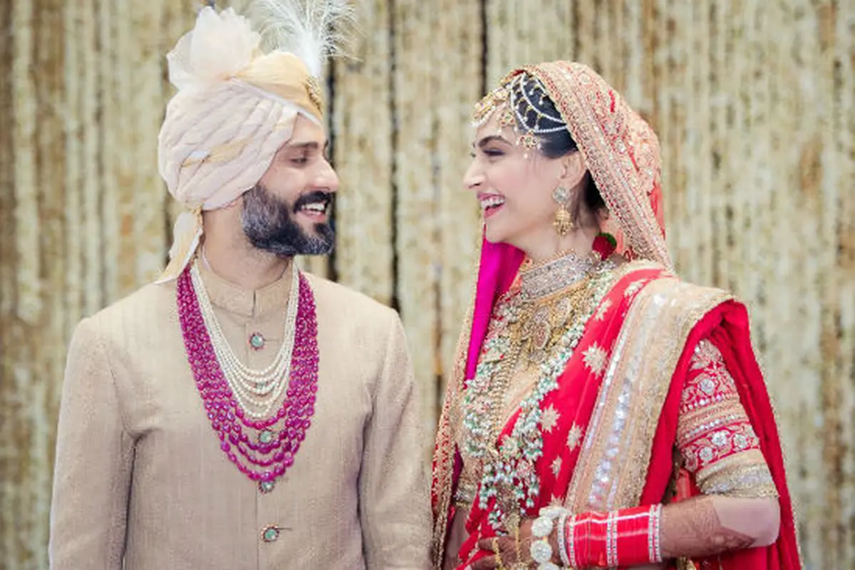 [Bintang] Digelar Sederhana, Sonam Kapoor Resmi Menikah