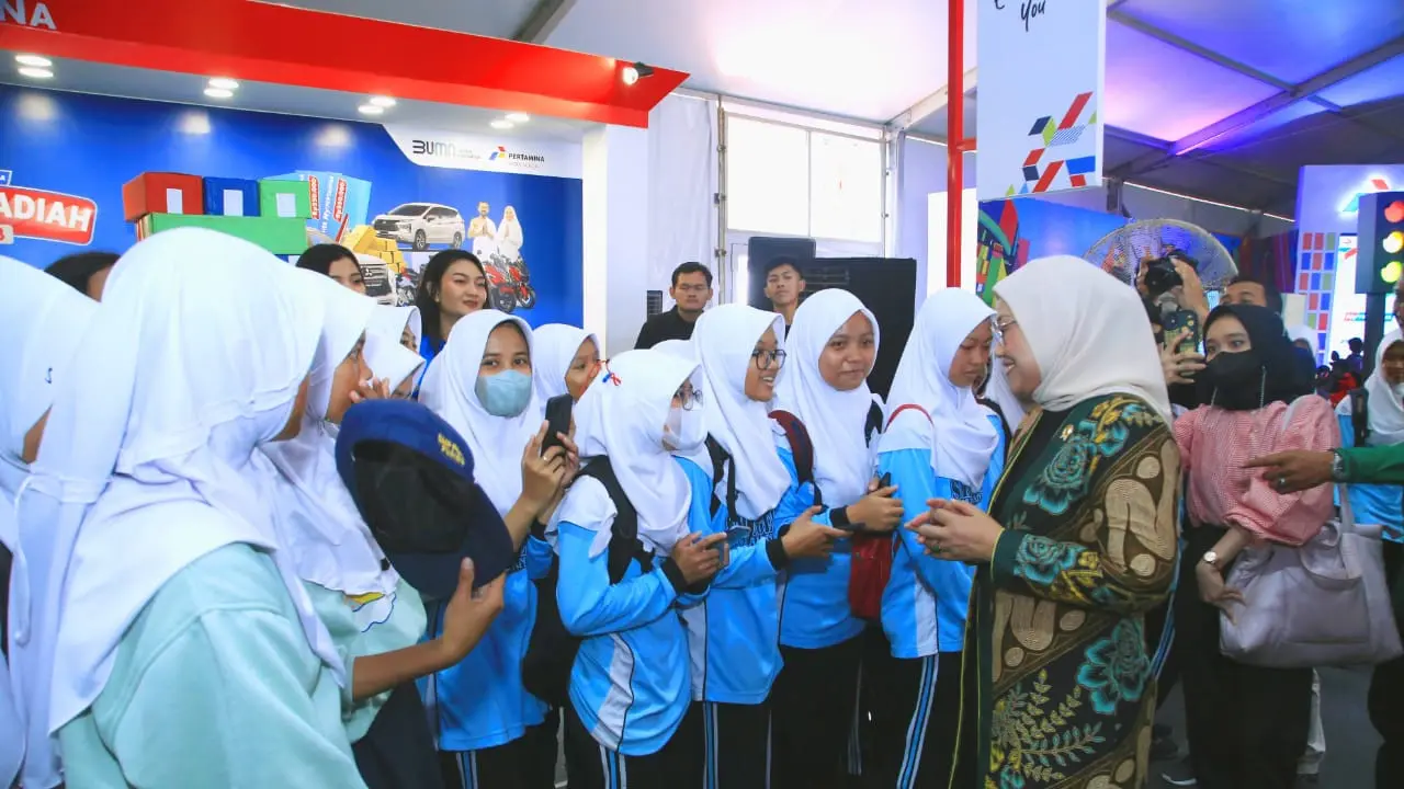 Menteri Ketenagakerjaan Ida Fauziyah membuka Job Fair Kebumen International Expo pada hari Rabu 21 Juni 2023
